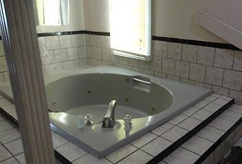 Econo Lodge นอร์วอล์ค ภายนอก รูปภาพ